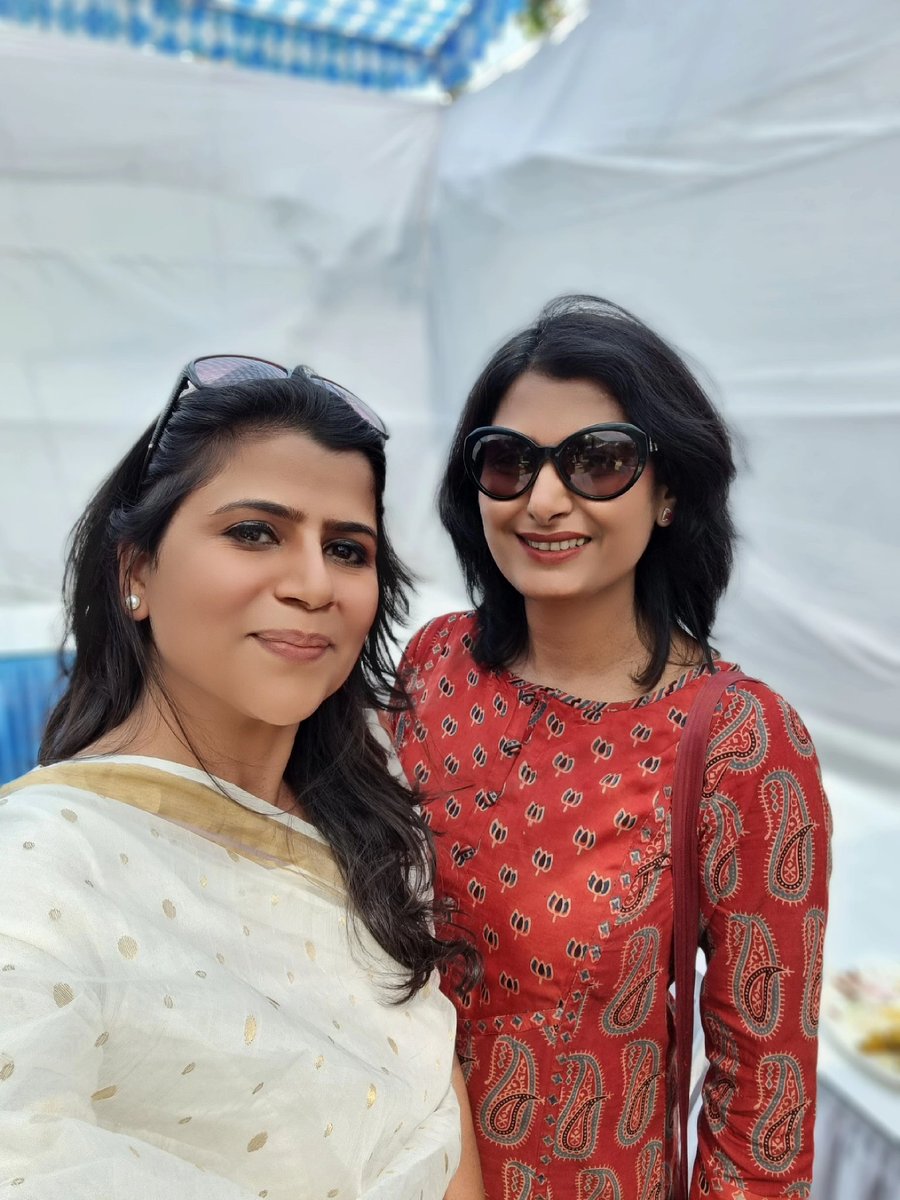 sharmapurnima1's tweet photo. last week pics,  girls braving the searing heat of April.....@iwpcdelhi  
  @archimishra, @bhartijainTOI , and @Simransodhi9 https://t.co/OQ46ztk6hc