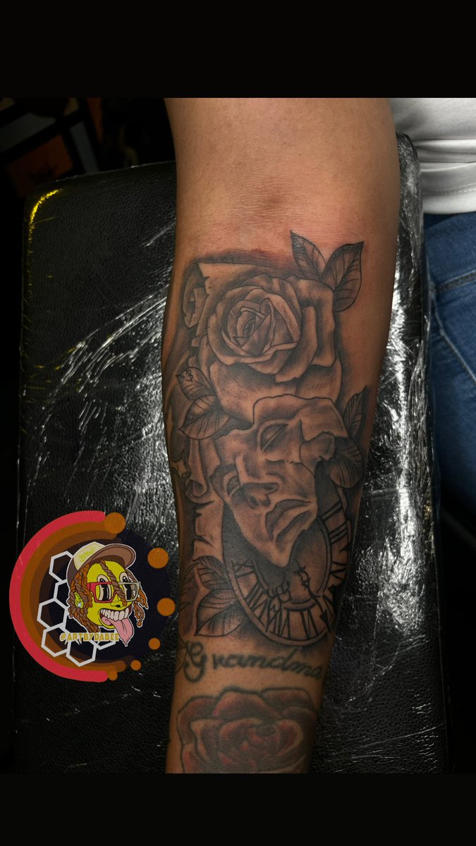 itsBeedott's tweet photo. First Greek piece for the win!🏛️ ⚜️BOOKING FOR MAY⚜️ #artbydabee #dmvtattoo #dmvtattooartist #tattoo #tattooideas #tattooartist #femaletattooartist #greektattoo #forearmtattoo #travel https://t.co/AEzHotG1aM
