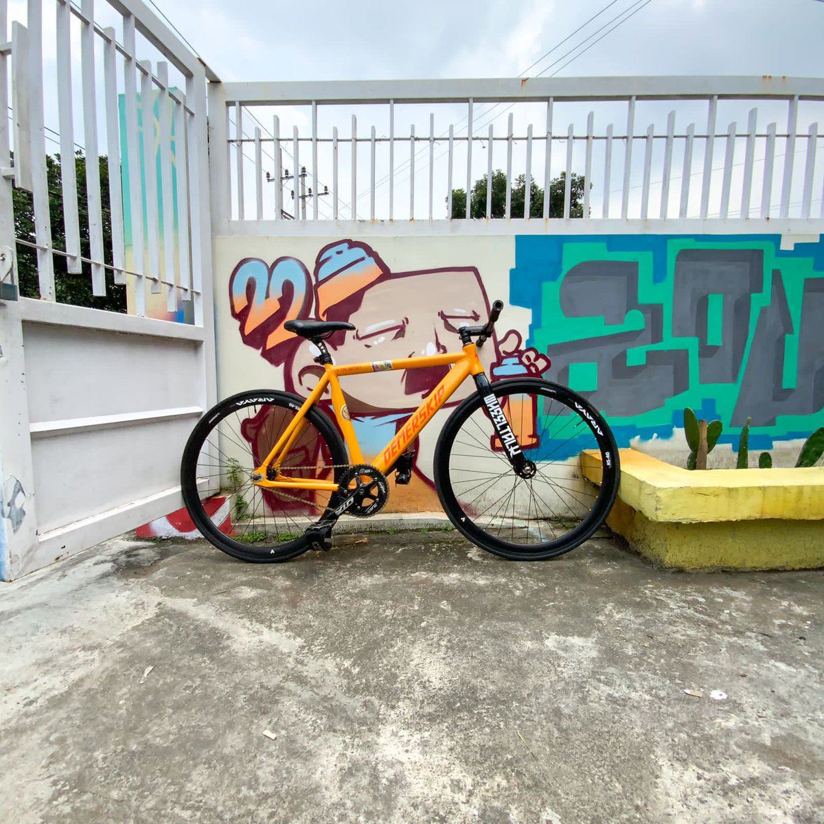 notsmokeing's tweet photo. Wts Fullbike
Frame set VISP
WS Araya
Crankset Ota 
Hub Giorni 
Stem wake
Lokasi Malang
Wa : 083846788574 #fnfjb https://t.co/uWkOgF1P1g