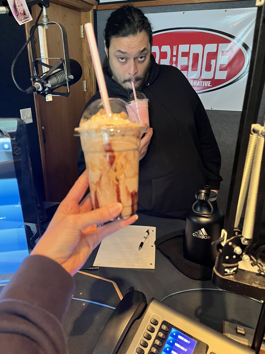 CassandAnthony's tweet photo. S/O to our buddies at the @CerealSpot who just surprised us with some breakfast milkshakes 🤤🤤🤤 https://t.co/dZpIATEBOV
