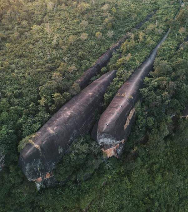 EkyootoFest19's tweet photo. Hin Sam Wan, also known as Three Whale Rock, is a stunning rock formation that is approximately 75 million years old and rises dramatically from the mountains in Thailand. Its name originates from its resemblance, when viewed from the right angle, to a family of whales
#Ekyooto https://t.co/MHh2XrHOTw