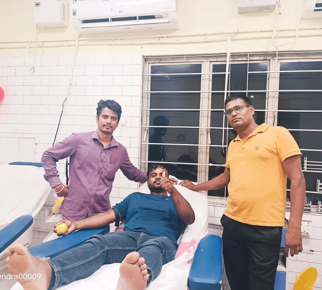 dhirendra00009's tweet photo. Krushna bhai has assisted a patient as messenger of God. He has saved a life by donating (AB+ve) #blood to a needy patient of Capital Hospital, #Bhubaneswar. We thank him & wish him a happy life🙏
#BloodMatters #DonateBlood #SaveLives #LifeLineCharitableTrust #Odisha
@BBSRBuzz https://t.co/MTkqmIwOC1