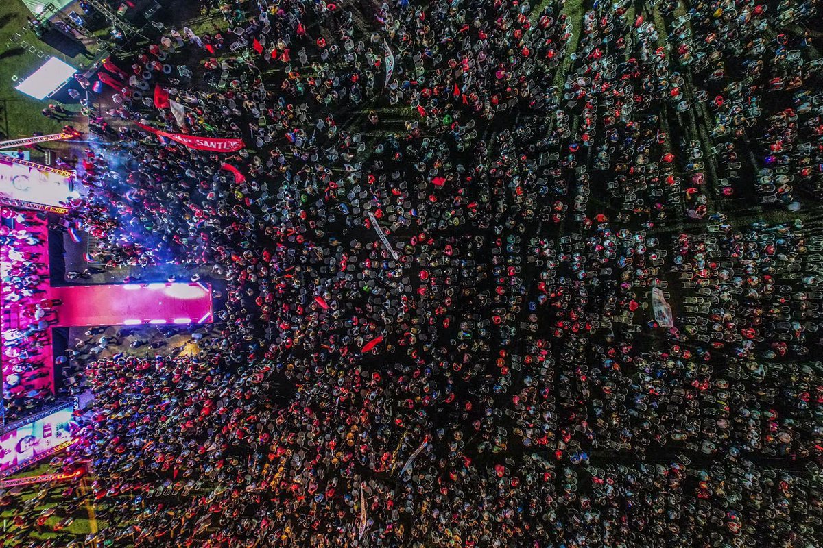 RedArtist93's tweet photo. Se siente,se siente,Santiago Peña Presidente👆🇵🇾🚩
#VamosAEstarMejor https://t.co/pVFUvaGfxr