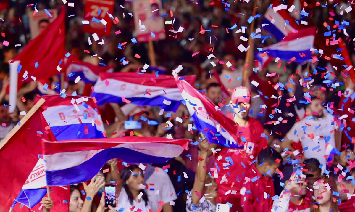 RedArtist93's tweet photo. Se siente,se siente,Santiago Peña Presidente👆🇵🇾🚩
#VamosAEstarMejor https://t.co/pVFUvaGfxr