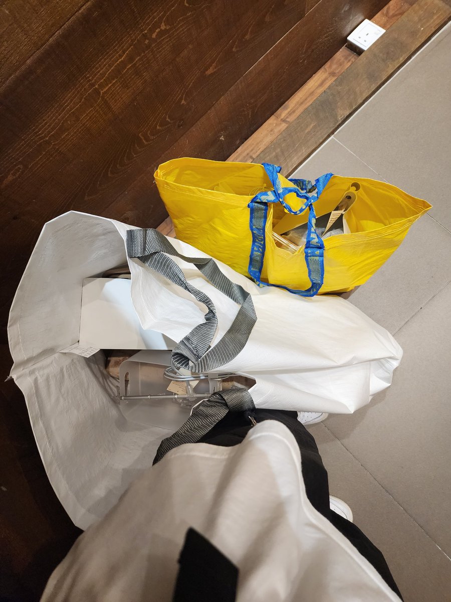 7anny_'s tweet photo. 나는 머.. 이래 지냄.. 담주부턴 정식적으로 업무하는 응애직장인 https://t.co/LlCfAF1aij