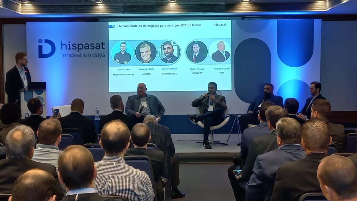 Hispasat's tweet photo. Primeira mesa redonda sobre os novos modelos de negócios para serviços #OTT no #Brasil com nosso moderador Claudio Lessa da #Hispamar, Alexandre Britto da Abott's, Rodrigo Schuch da NEO, Carlos Alkimim da Simba e Victor Teixeira da Vubiquity!!! https://t.co/B8hMuZlLnW