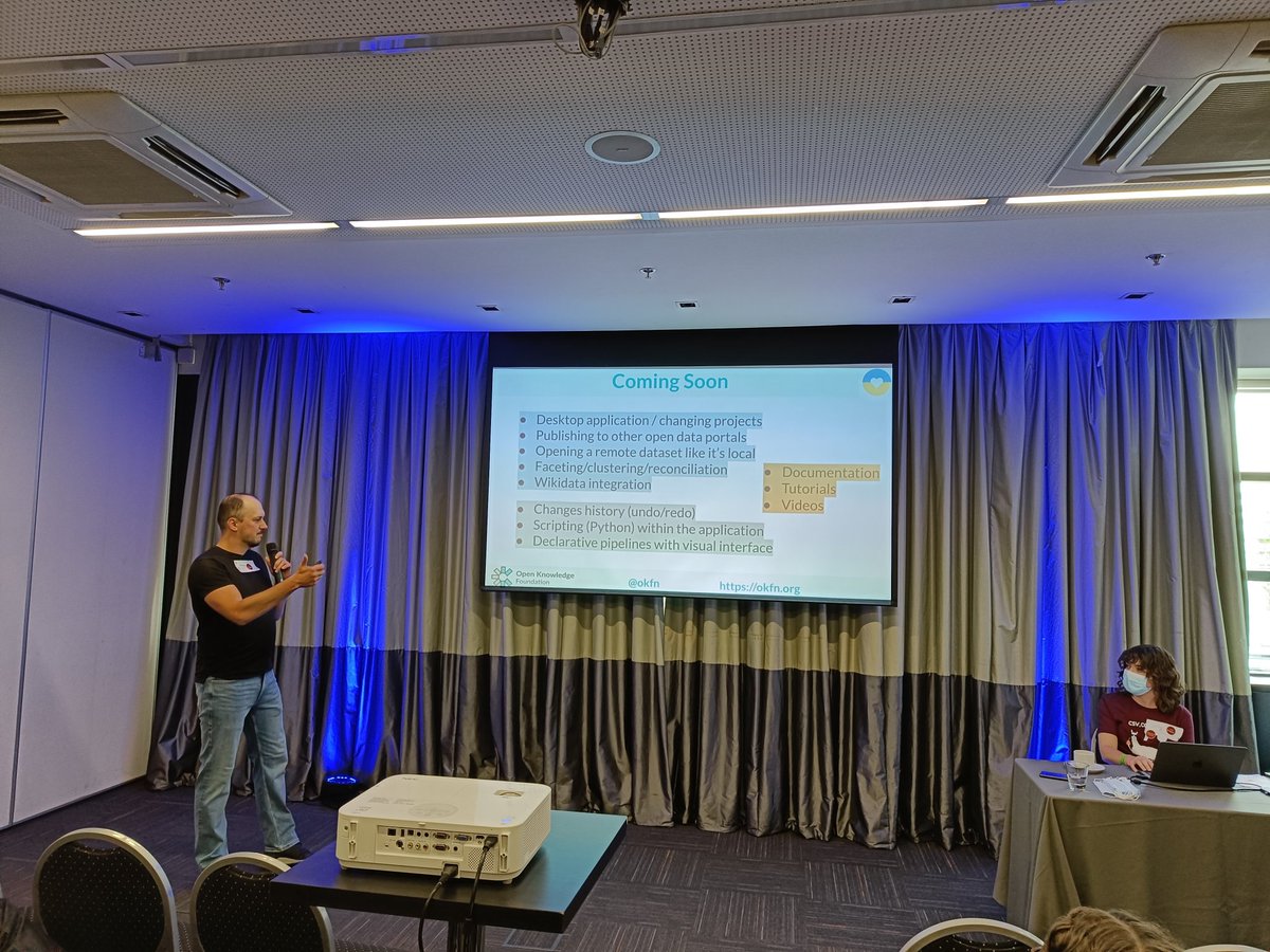 frictionlessd8a's tweet image. Our very own Evgeny Karev presenting next steps on the #FrictionlessData roadmap at @CSVConference! Come and talk to us to tell us what you think 💬
#csvconf #commaLlama 🦙