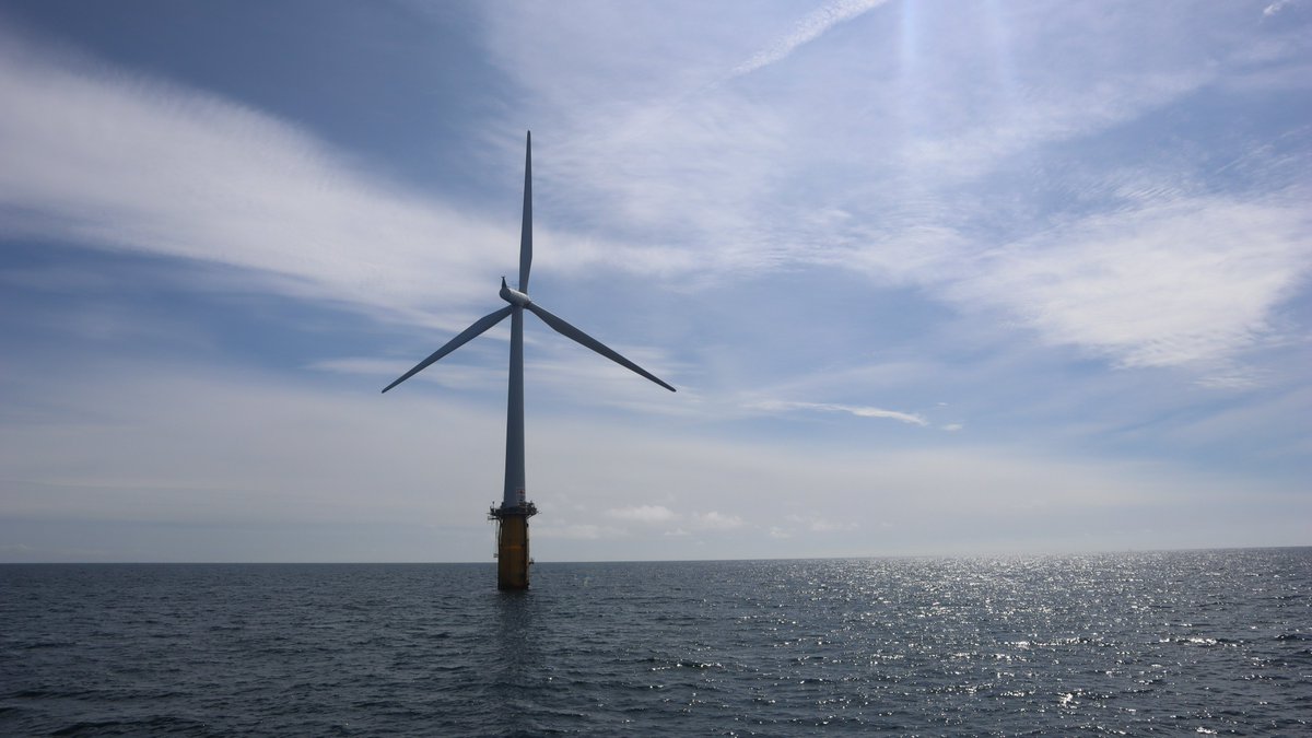 energidep's tweet photo. Noregs vassdrags- og energidirektorat har fått i oppdrag frå @oeddep å identifisere nye område for fornybar energiproduksjon til havs. Tysdag 25. april presenterer arbeidet sitt for @terjeaa på eit pressemøte i Oslo. Les meir:  https://t.co/KTgbK4Fv5A https://t.co/XSh4oGVFUt