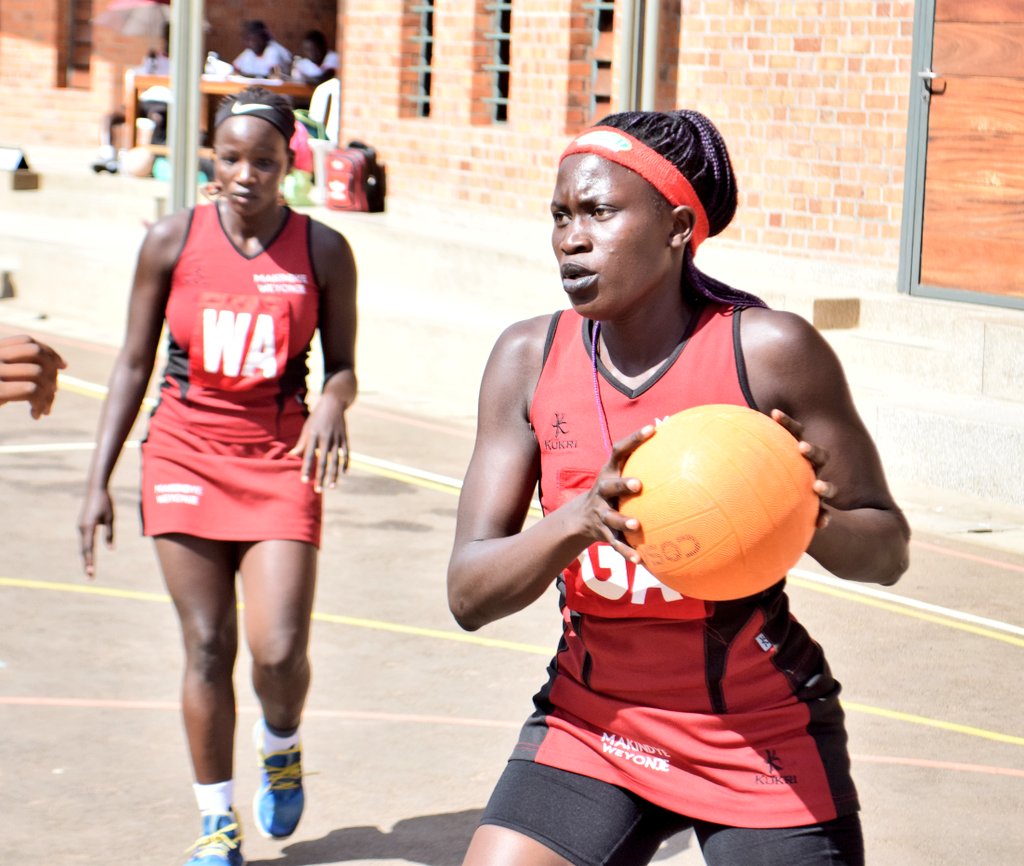 NetballUpdates1's tweet photo. #WednesdayAction #Game3
HT'
Mutelx Life Sport vs Weyonje Netball Club
Q1: 08-14
Q2: 20-28
Games live at Kamwokya
#UNF256 | #UNSL | #Shecranes256
@kayiirajackson @thecreedsport @VBugerere @betPawaUG @shecranes256 @NBSportUg https://t.co/njQRDQ5woF