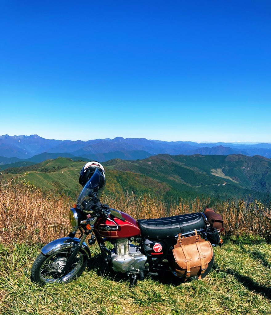 v326886487's tweet photo. 52才になりました！元気にバイクに乗ってます。愛媛、四国の山の中に出没するおっさんKawasaki ESTRELLA乗り。乗るは楽し、されど帰るまでがツーリング。主にバイクの事を呟きます。#バイク乗りと繋がりたい #バイク #ツーリング #林道 #オートバイ #エストレヤ　#カワサキ　#KawasakiESTRELLA https://t.co/3fYev5LPyf