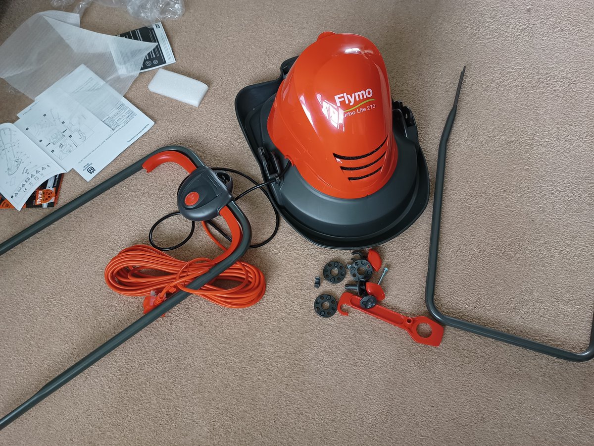 pebarn's tweet photo. Thank you to @Argos_Online for the chance to try out this Flymo Turbo Lite 270 via #ArgosTesters.  Great lightweight mower ideal for small gardens. Thanks again Argos! https://t.co/HPiqxTIZ7Z