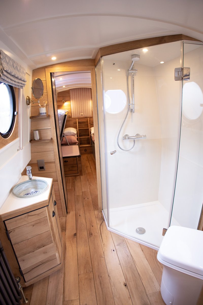 shinemothership's tweet photo. Stelvio is 65' narrowboat built to the highest standards. She is also a solar electric narrowboat and is equipped with all the latest gadgets for your comfort and or amusement. #solar #solarpanels #solarpanelsforboats #electricnarrowboat #narrowboat #luxurynarrowboat https://t.co/QdeOdnpYNs