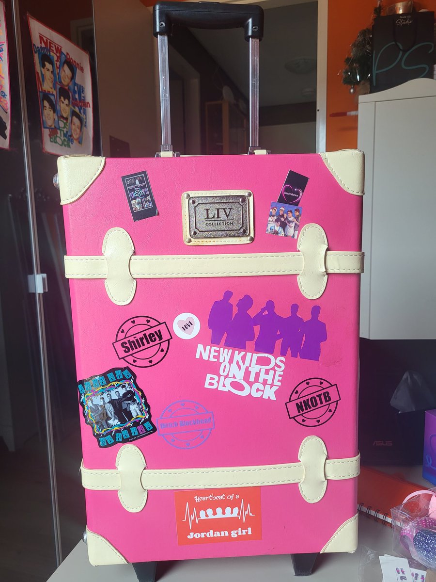 DutchBlockhead's tweet image. 2 days until our Dutch/Belgium @NKOTB fan meeting weekend.. 35 blockheads, 2 days talking, dancing, singing,drinking,playing games about our 5 favorite guys from Boston. #BlockheadGathering #BHLOVE #loveeternal #TheNetherlands #Belgium