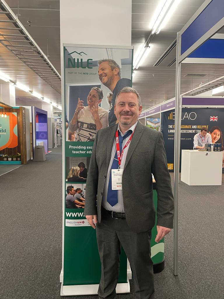 Eaquals's tweet photo. Catching up with some of our #Eaqualsmembers at the 56th IATEFL Conference. Our Executive Director, Lou McLaughlin, met with Mike Riley from @NILE_ELT and Erdem Hacıfazlıoğlu and Duygu ERDOĞAN from Macmillan Education, who are #EaqualsAssociateMembers.
#IATEFL #languageeducation https://t.co/vQHp5NXxO7