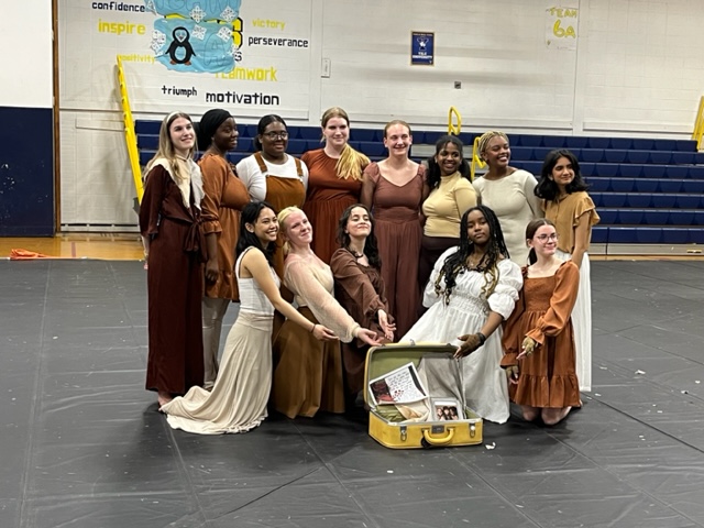 MsS_FTPSchools's tweet photo. Good Luck to the FHS Winterguard! They're headed to the Mid Atlantic Indoor Championships this weekend. https://t.co/GIJSkPndTT