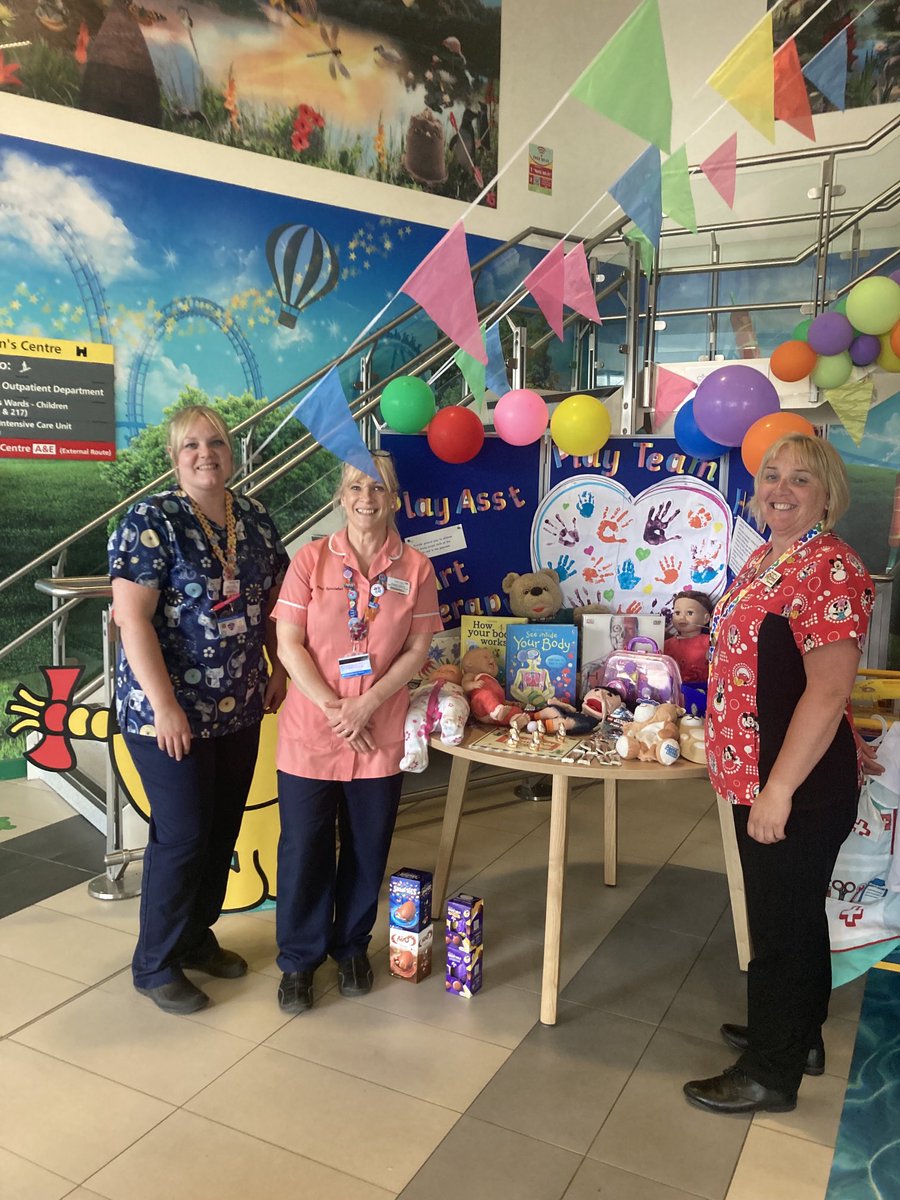 ajpigott_anna's tweet photo. Our paediatric palliative care, play specialists and cystic fibrosis teams presenting their wonderful work ⁦@StaffsChildrens⁩ today https://t.co/9MmKH7VXuM