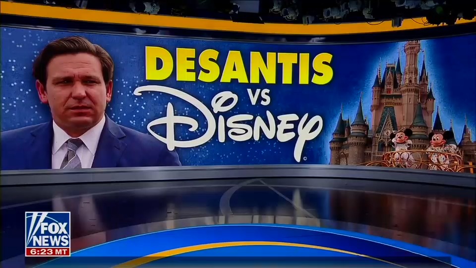 DeSantis und Disney bzw. Disney World liegen im Krieg miteinander. Und das alles, weil sich "Der glücklichste Ort der Welt" gegen  das "Don`t Say Gay" Gesetz ausspricht.🧵
#TransRightsAreHumanRights