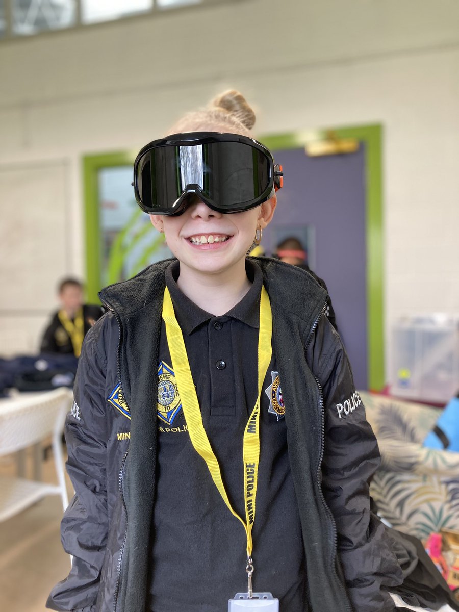 Oasis Hub South Bristol (@ohsouthbristol) on Twitter photo We have been with the Mini Police from <a href="/ConnaughtOasis/">Oasis Connaught</a> trying on goggles which show what it is like to be over the limit. The children were surprised how much it impacts your vision ๐
This is why the <a href="/ASPolice/">Avon and Somerset Police</a> Mini Police programme is so effective! ๐ฎโโ๏ธ
#knowlewestmatters We have been with the Mini Police from <a href="/ConnaughtOasis/">Oasis Connaught</a> trying on goggles which show what it is like to be over the limit. The children were surprised how much it impacts your vision ๐
This is why the <a href="/ASPolice/">Avon and Somerset Police</a> Mini Police programme is so effective! ๐ฎโโ๏ธ
#knowlewestmatters