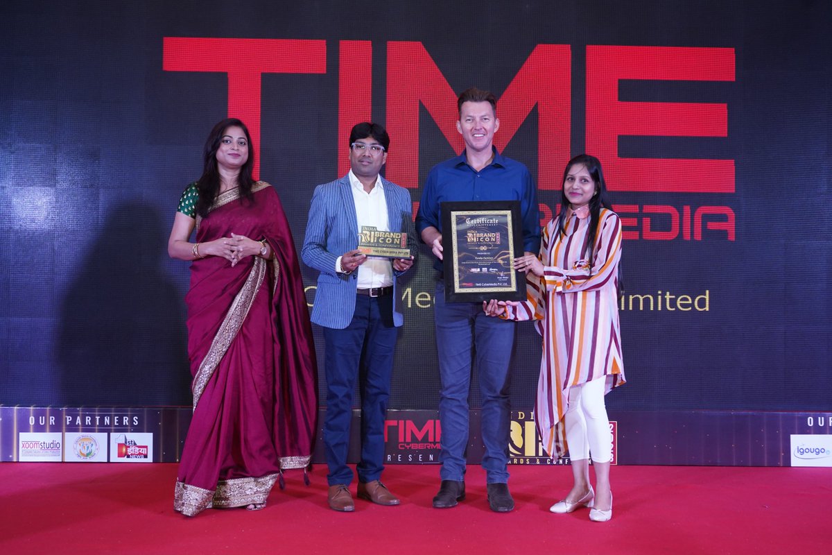 TimeCyberMedia's tweet photo. #IndiaBrandIconAward2023 #IBIA2023 #mumbai #TimeCyberMedia #BrettLee #awarded https://t.co/8o6UfAotVU