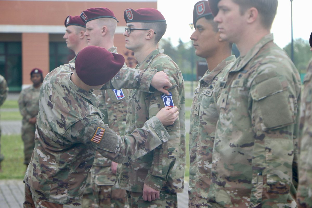 173rdAbnBde's tweet photo. #Welcome to the Herdโผ๏ธ
Today we welcomed new #SkySoldiers ๐ช to our family by adding #173rd patches to their shoulders.
Letโs hear it for our newest #paratroopers ๐๐๐
@USArmy ๐ธ by 2nd Lt. Anh Tran
#StrongerTogether #BeAllYouCanBe #BeASkySoldier #CultureOfAwesomeness https://t.co/3oi6iHr6vw