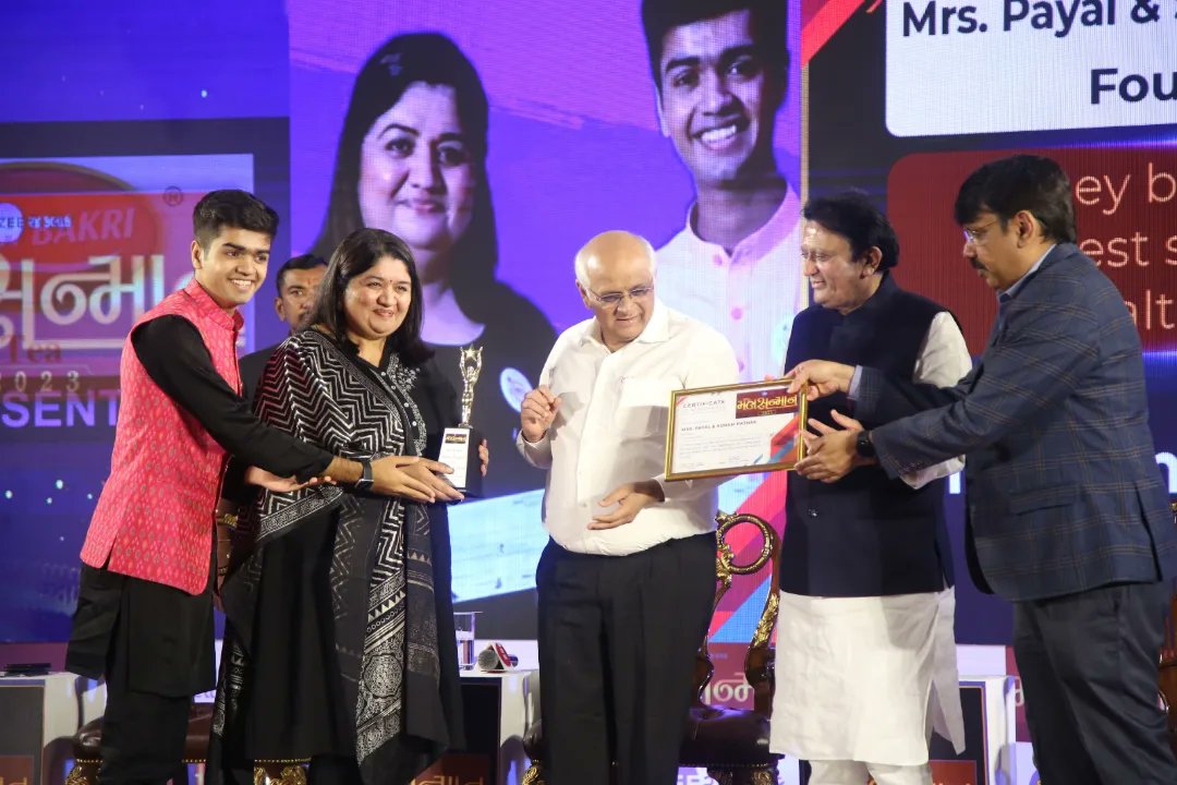 AMSOM_Ahmedabad's tweet photo. We are delighted to inform you all that Soham Payal Pathak, BBA Hons Student has been conferred with the “MahaSanmaan” Award by Bhupendra Patel, Honourable @CMOGuj.
#AhmedabadUniversity #AMSOM #SharkTankIndia #Entrepreneur #managementschool #Entrepreneurship #GovernmentofGujarat https://t.co/K2Hw3h1g4n