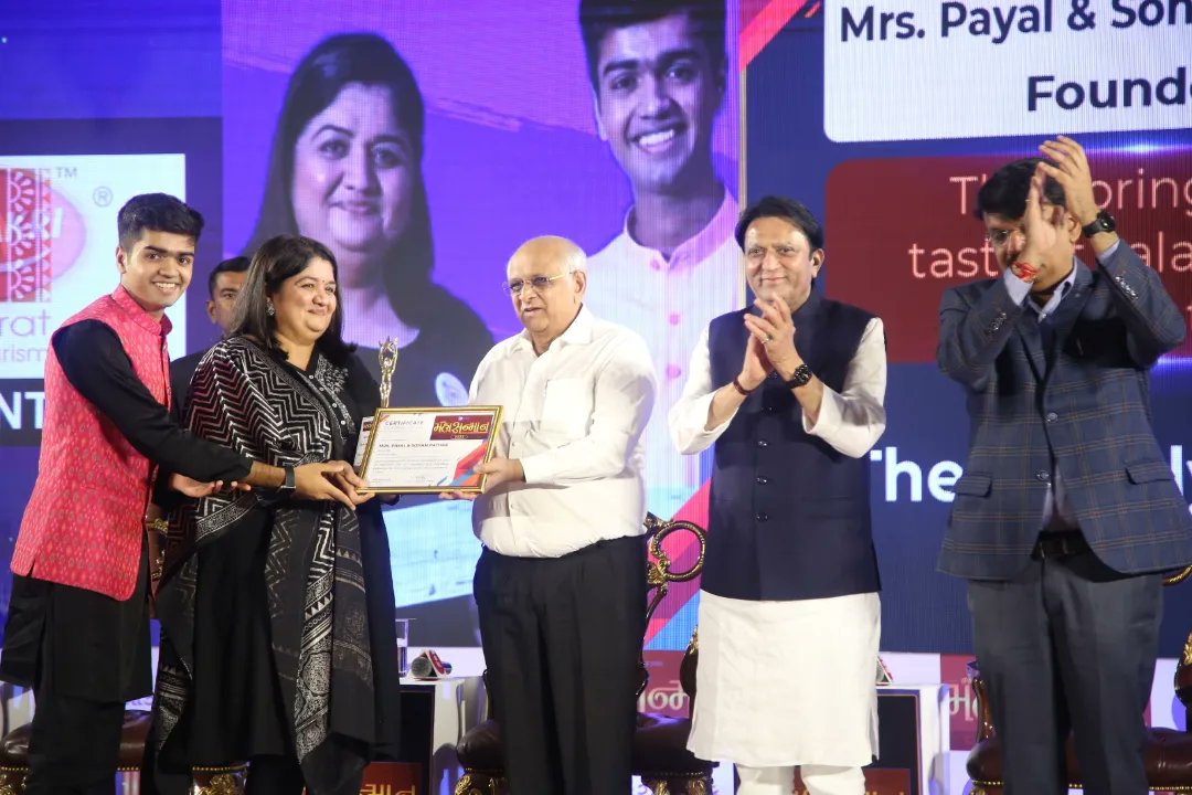AMSOM_Ahmedabad's tweet photo. We are delighted to inform you all that Soham Payal Pathak, BBA Hons Student has been conferred with the “MahaSanmaan” Award by Bhupendra Patel, Honourable @CMOGuj.
#AhmedabadUniversity #AMSOM #SharkTankIndia #Entrepreneur #managementschool #Entrepreneurship #GovernmentofGujarat https://t.co/K2Hw3h1g4n