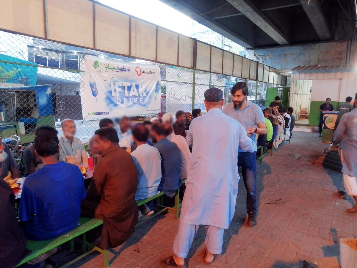 VentureDive's tweet photo. Sharing is caring, and we're proud to have partnered with @OfficialSwit to sponsor Sehri & Iftar meals for those in need in #Lahore.๐๐ฝ๏ธ
Vendians wholeheartedly contributed to the cause and the donation amount was matched by #VentureDive's management to spread the joy of giving! https://t.co/vxut06eOY2