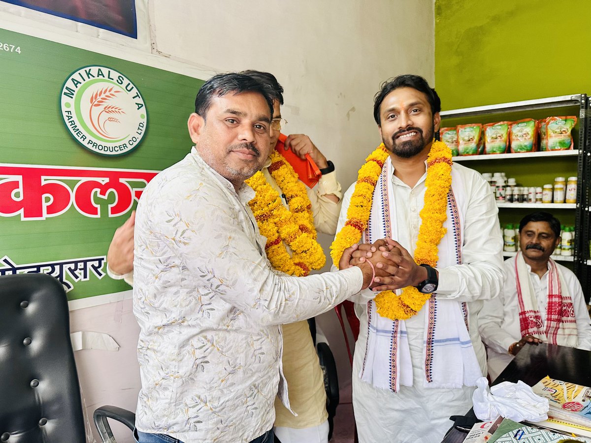 CShekharBJPMP's tweet photo. भाजपा पिछड़ा वर्ग मोर्चा के #घर_घर_चलो #गांव_गांव_चलो_अभियान के अन्तर्गत जबलपुर ग्रामीण प्रवास पर   #बरगी_विधानसभा के भेड़ाघाट मण्डल में संपर्क के दौरान भाजपा मंडल अध्यक्ष श्री धीरज पटेल जी के संस्थान में प्रमुख समाजसेवियों से संपर्क हुआ 

जिसमें मुख्य रूप से भाजपा पिछड़ा वर्ग मोर्चा के प्रदेश महामंत्री एवं जबलपुर संभाग प्रभारी आदरणीय श्री संतोष राठौर जी ,भाजपा पिछड़ा वर्ग मोर्चा जबलपुर ग्रामीण अध्यक्ष श्री संजय पटेल जी ,जबलपुर ग्रामीण प्रभारी श्री नितिन नामदेव जी भाजपा बरगी विधानसभा संयोजक श्री संदीप शुक्ला जी ,युवा मोर्चा पूर्व ज़िला मंत्री श्री बलराम पटेल जी उपस्थित रहे 
@BJP4OBCMorcha @drlaxmanbjp @BJP4MP @Narayan4bjp_  
#ChandrashekharPatelBJP