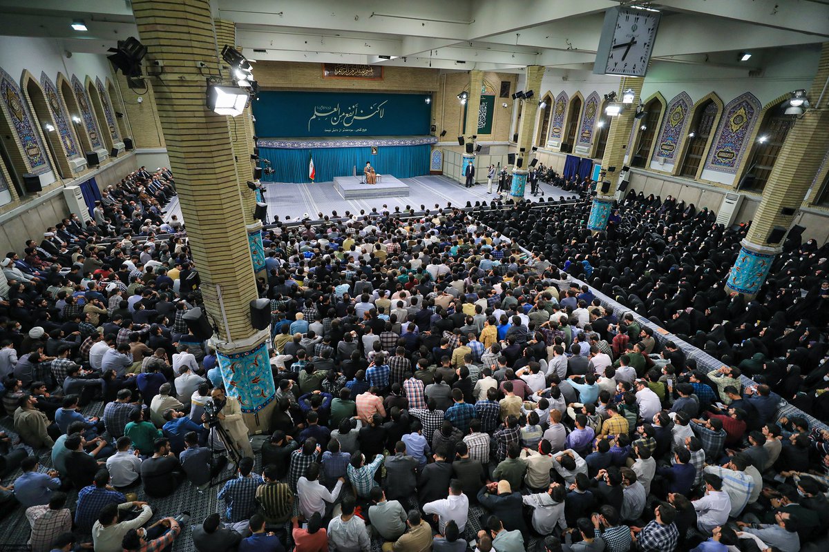 Khamenei_m's tweet photo. 📸 Imam Khamenei's meeting with university students, April 18, 2023 https://t.co/wLmNAf9Q4n