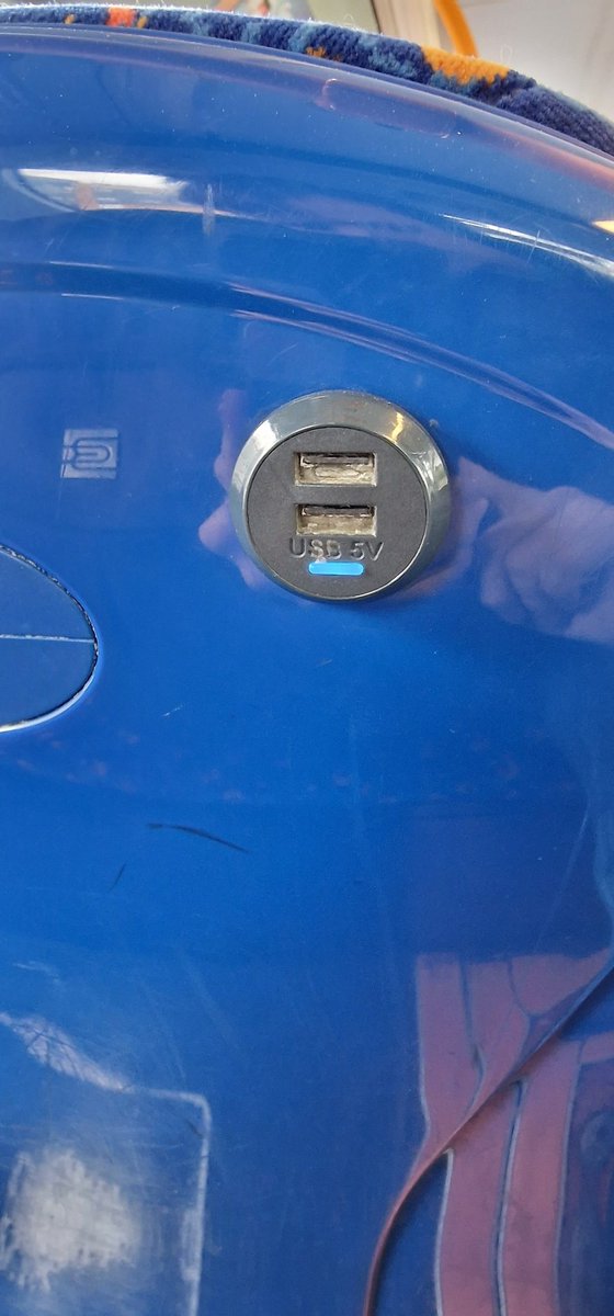 KyleFanning92's tweet photo. Hi @StagecoachSouth at the back  USB ports  block  37261 - SL64 HWU https://t.co/YU7z5TFagx