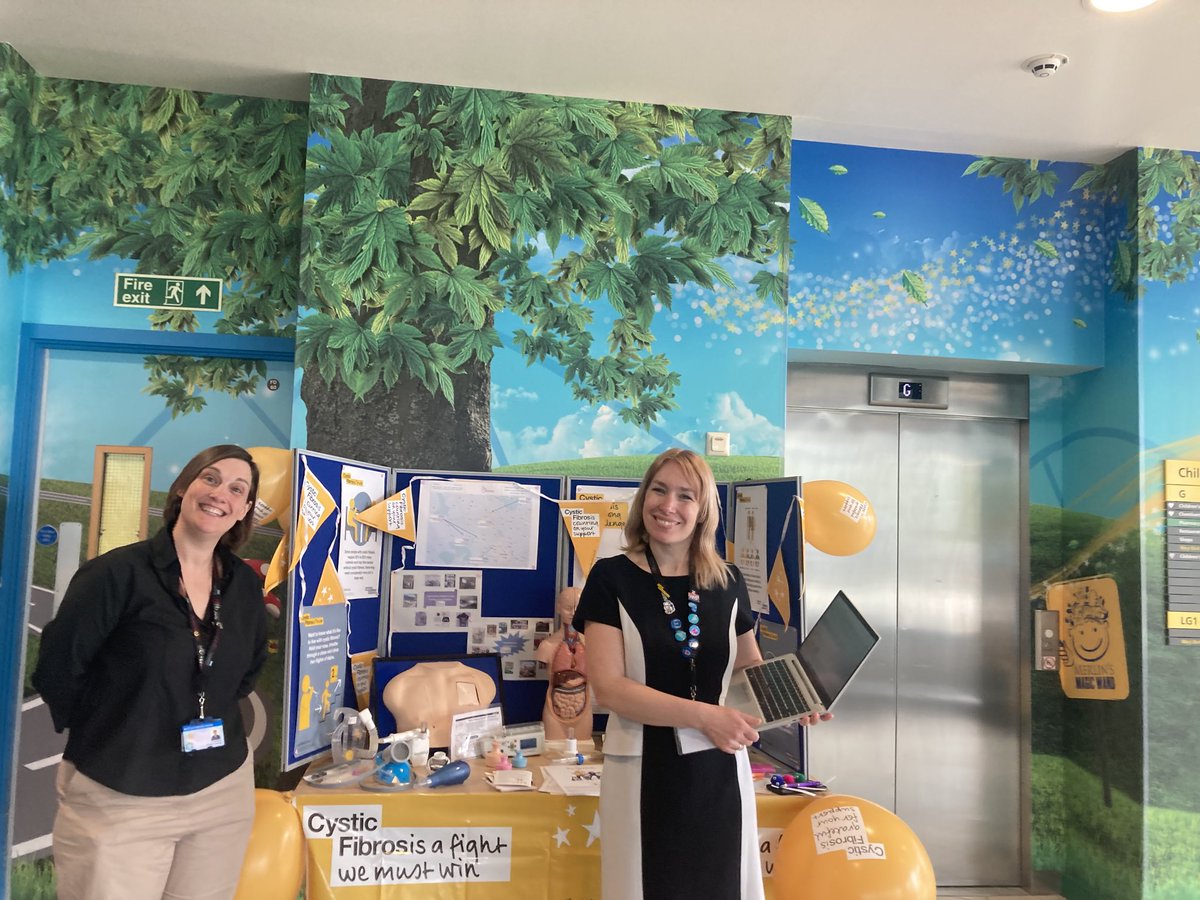 ajpigott_anna's tweet photo. Our paediatric palliative care, play specialists and cystic fibrosis teams presenting their wonderful work ⁦@StaffsChildrens⁩ today https://t.co/9MmKH7VXuM