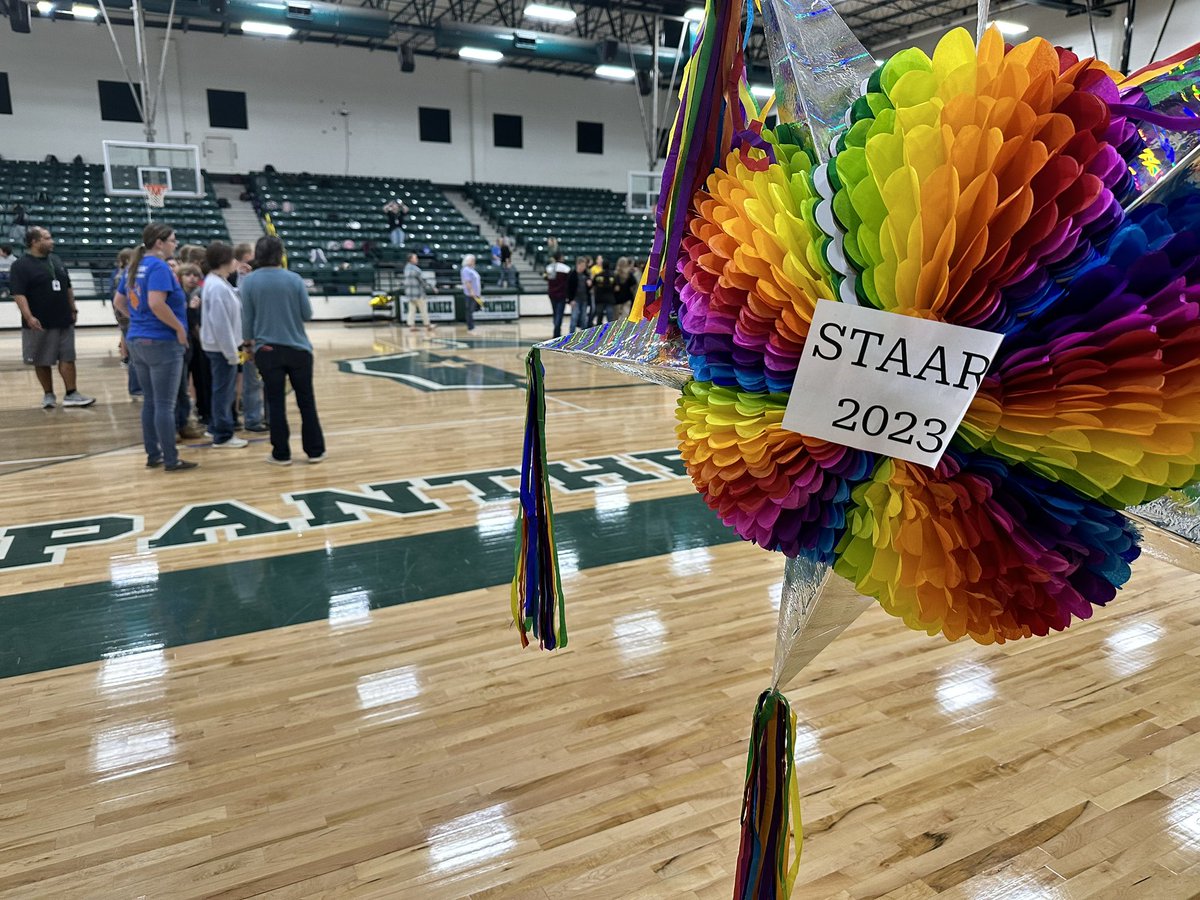 mruffin15's tweet photo. Normangee Middle Students are ready to CRUSH the STAAR #motivation #pinatatime https://t.co/Z9ecJhxjT2