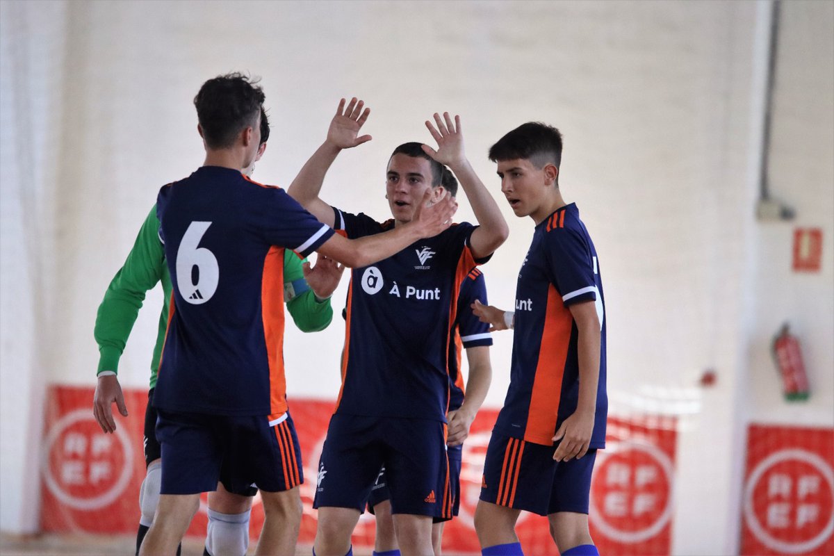 ffrm_es's tweet photo. 🙋 #InfantilMascFS | 🏁 JORNADA 1:
Gr. A: @RFMF_MELILLA 6-7 @FCyLF / @fedfutnavarra 6-8 @FFCV_info
Gr. B: @FCF_CAT 3-1 @FFIB_oficial / @ffrm_se 4-3 @RFFM_FutbolSala
Gr. C: @FedExFutbol 1-7 @futbolaragon / @RFAF 2-5 @FFCM_es
Gr. D: @fedfutcanarias 2-11 @FutsalRFGF https://t.co/GK9pGnw7hQ