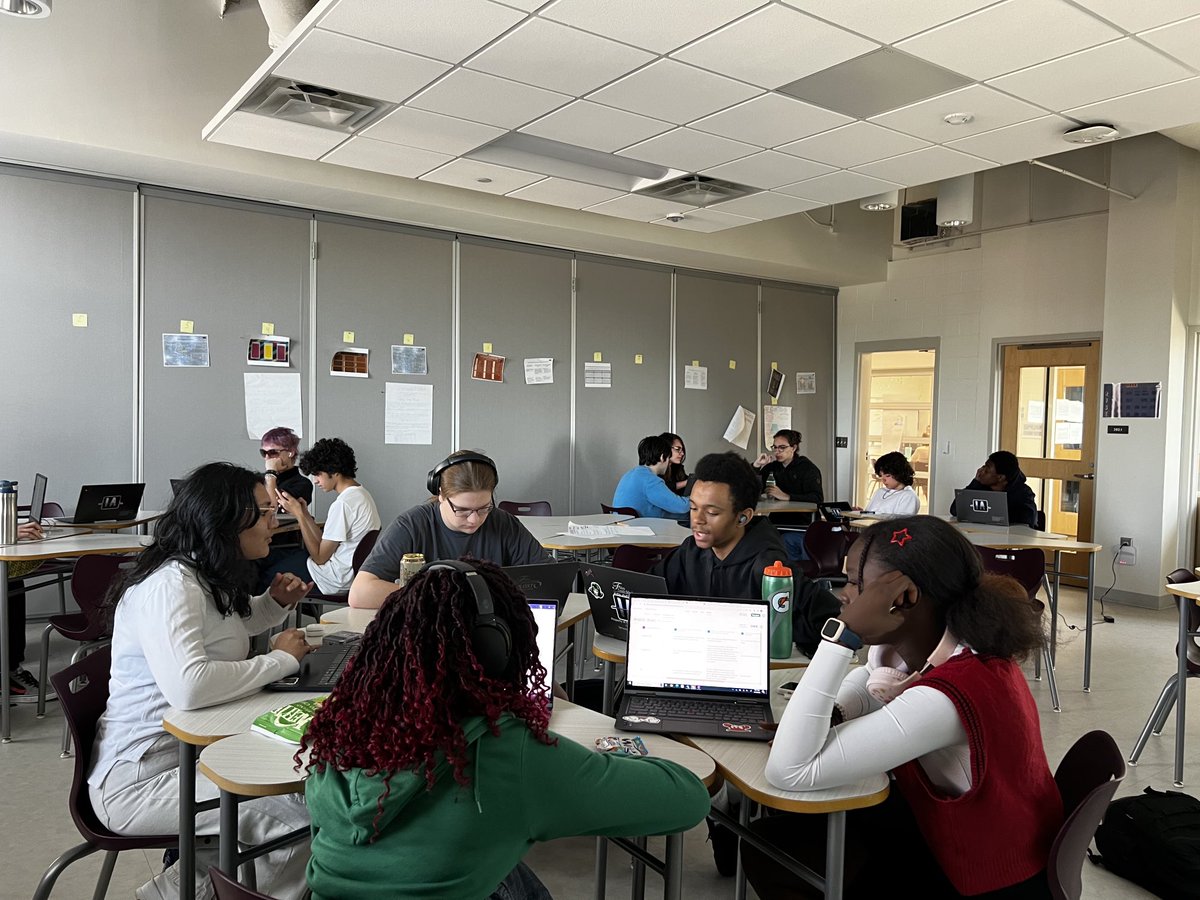 KMaloneySTEM's tweet photo. Prototype testing and feedback @IAFultonSchools #pinnacleproject https://t.co/UfFRYHF5Yb