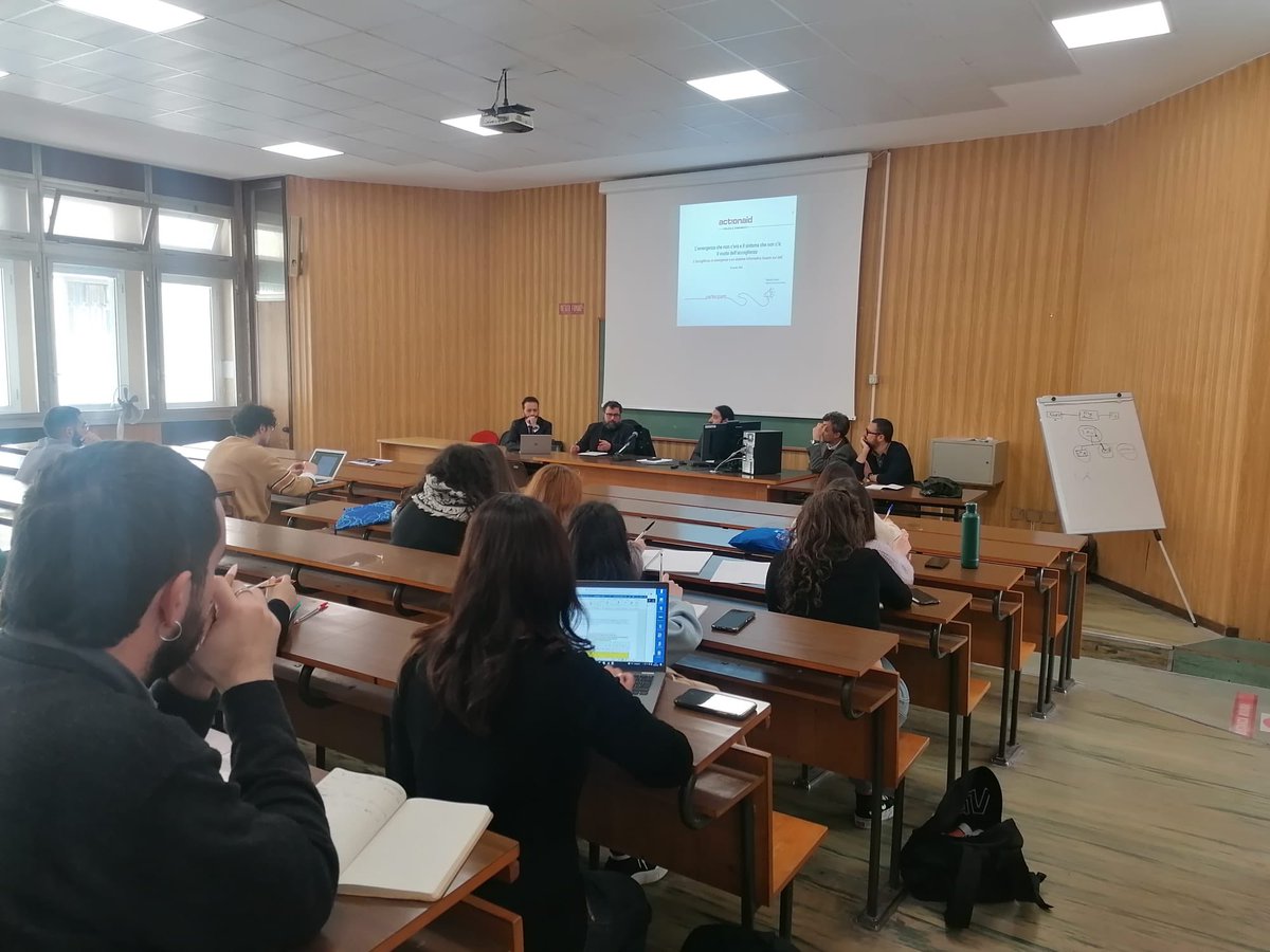Presentazione del rapporto <a href="/ActionAidItalia/">ActionAid Italia</a> <a href="/openpolis/">openpolis</a> sullo stato dell’#accoglienza in Italia <a href="/unibait/">Uniba.it Aldo Moro</a>
