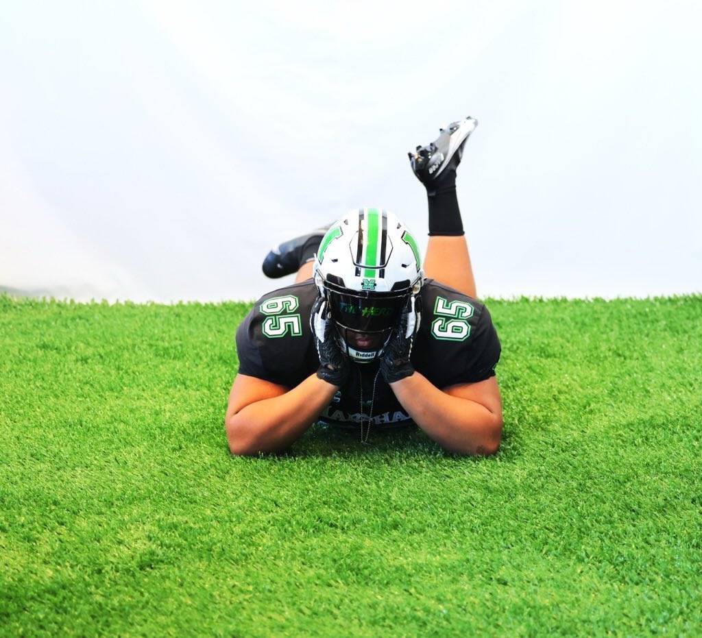 AnwaarSmith's tweet photo. Go Marshall 💚🖤 @HerdFB @CoachP_eterson @CoachHuff @CoachFahey54 @Coach_CMartin_  @street_ralph @Legg62 #BeUnrivaled #SparkDaFlint24 #WeAreMarshall #GoHerd 🦬 https://t.co/0iGvJcwfzc
