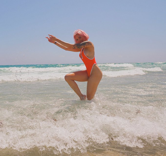 Happy hump day let&rsquo;s get it 🍑💪 https://t.co/iJR4AoNeV9<a href="/tag/model"class="tags"><span>#model</span></a><a href="/tag/florida"class="tags"><span>#florida</span></a><a href="/tag/luxury"class="tags"><span>#luxury</span></a><a href="/tag/nightlife"class="tags"><span>#nightlife</span></a><a href="/tag/outfitoftheday"class="tags"><span>#outfitoftheday</span></a>