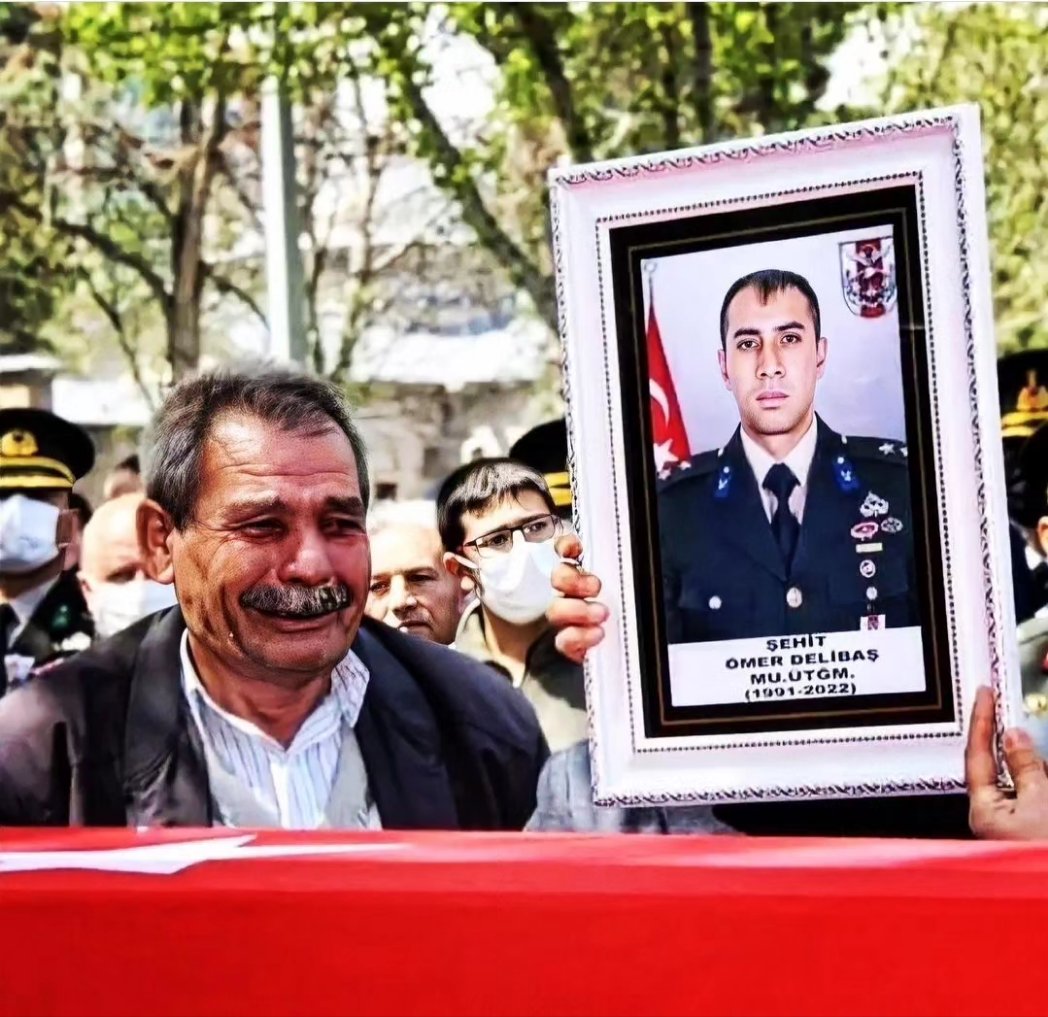 TTAgrup's tweet photo. Vatan uğruna can verenler ölümsüzdür.

Şehit Üsteğmen Ömer Delibaş https://t.co/0gs6j71NpS