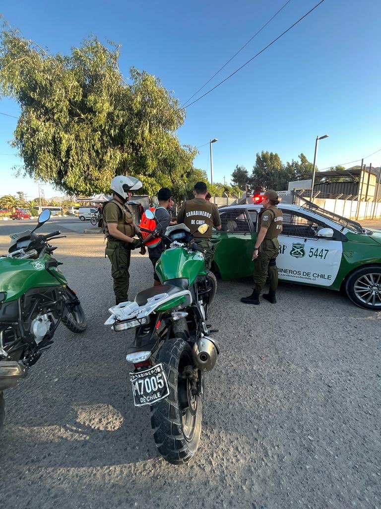 CarabIIIRegion's tweet photo. Porque #LaPrevenciónEsNuestraEsencia y somos la línea que separa a la ciudadanía de los delincuentes, trabajamos día y noche para brindarte seguridad. A la fecha, nuestros👮‍♀️👮🏻‍♂️han detenido 2.485 infractores, 1.812 por delitos flagrantes y 673 por órdenes de aprehensión vigentes. https://t.co/1FEEpZKRD3