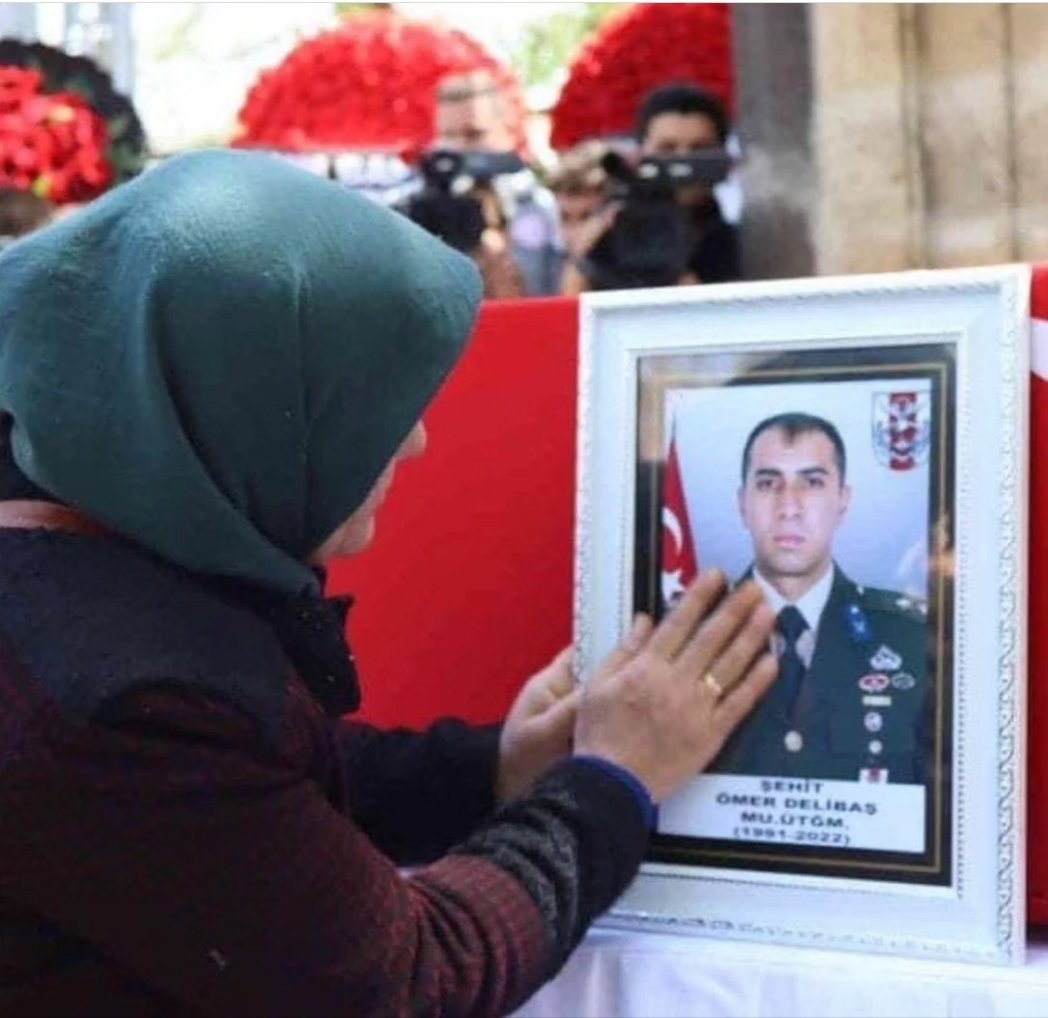 TTAgrup's tweet photo. Vatan uğruna can verenler ölümsüzdür.

Şehit Üsteğmen Ömer Delibaş https://t.co/0gs6j71NpS
