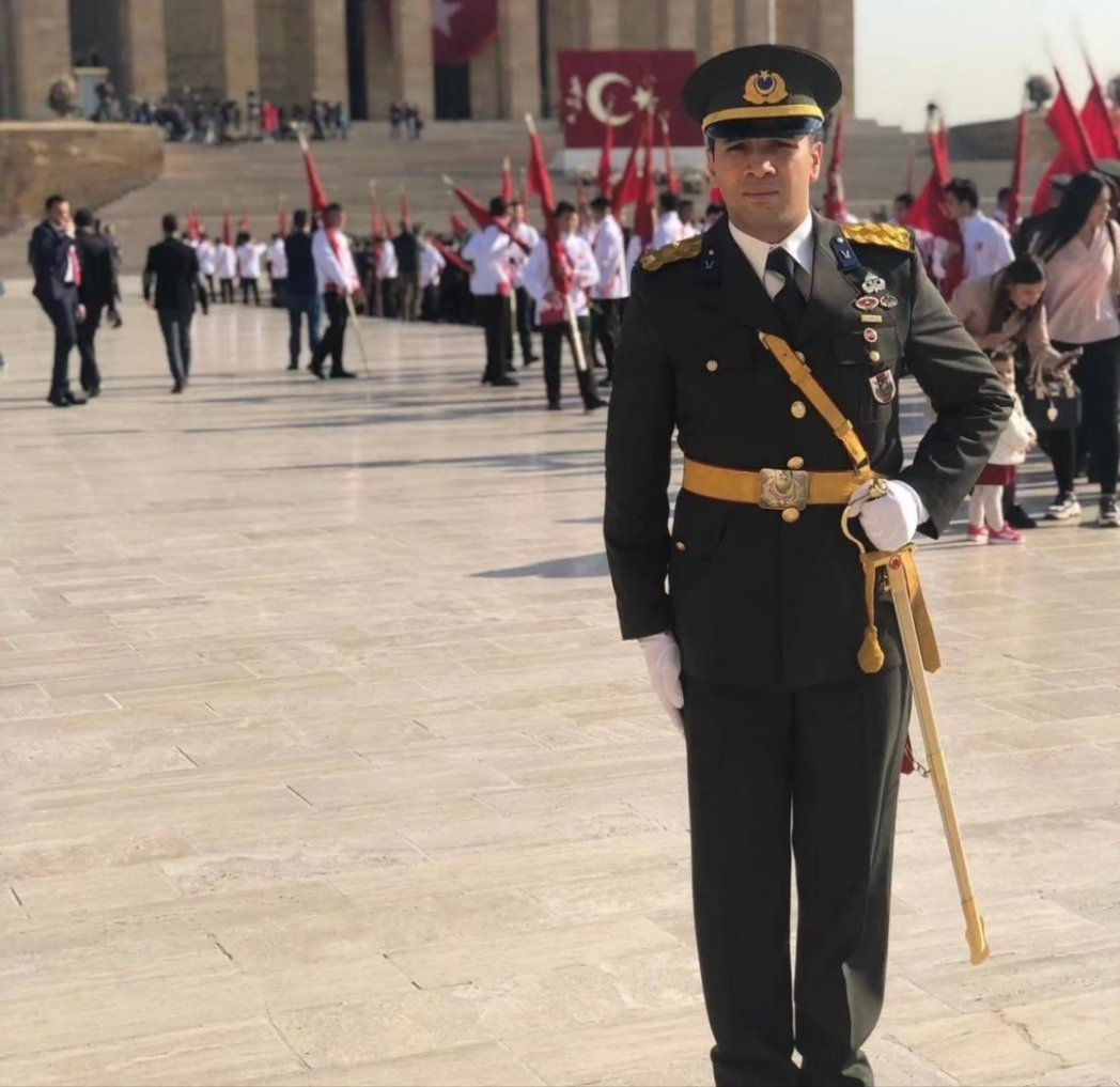 TTAgrup's tweet photo. Vatan uğruna can verenler ölümsüzdür.

Şehit Üsteğmen Ömer Delibaş https://t.co/0gs6j71NpS