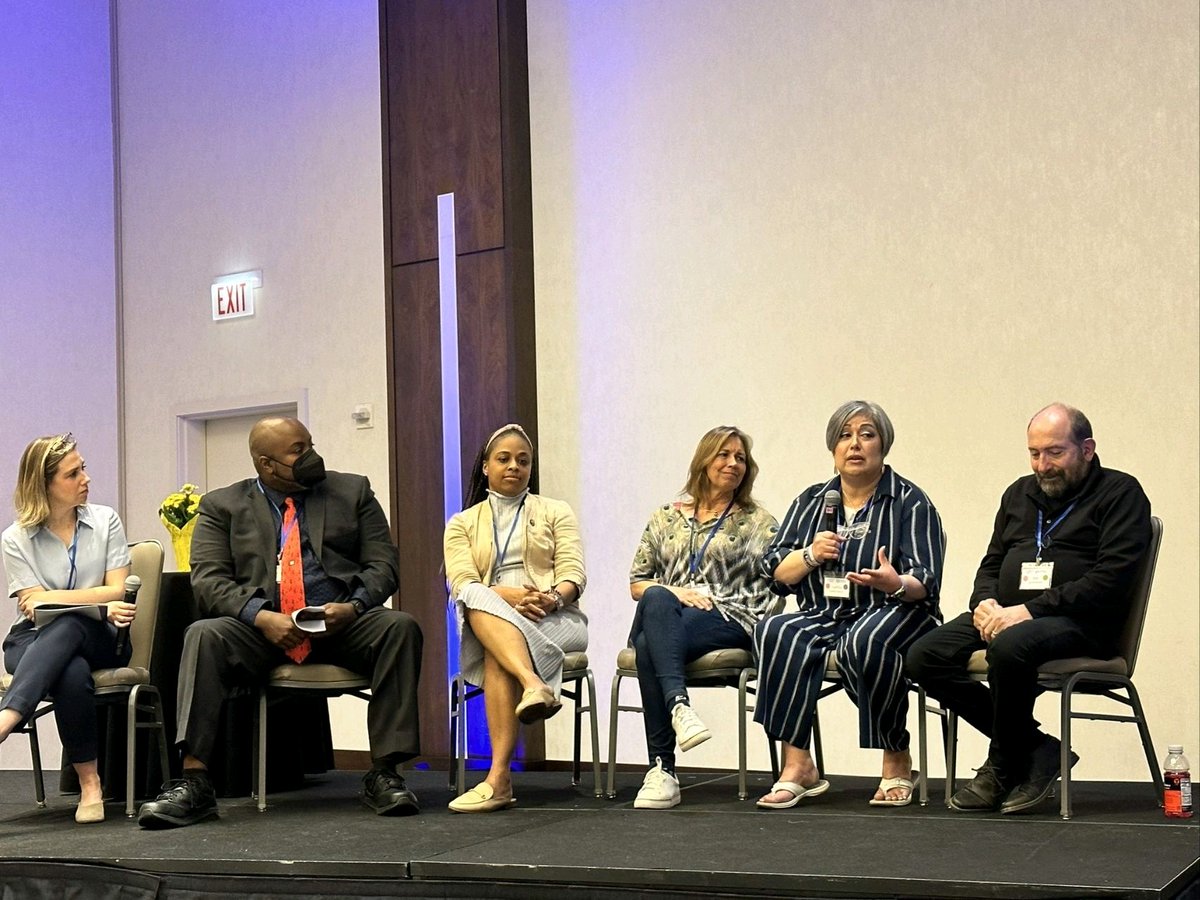 So I found this picture of last week @NLCRTnews. Which I was asked and honored to be a part of this panel. We shared and discussed ending lung cancer stigma. It was an honor ❤️ #LivingWithLungCancer #NLCR2023