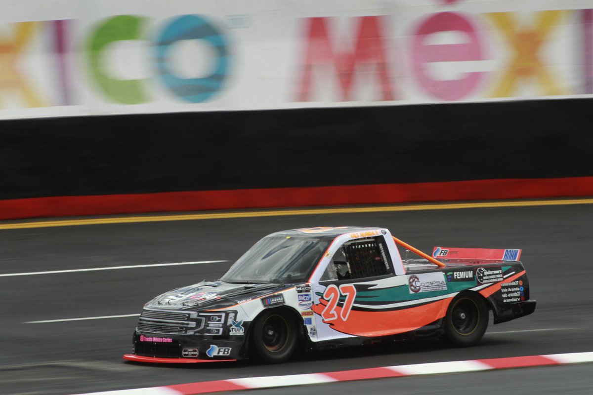 vale_aranda27's tweet photo. P8 en San Luis Potosí arrancando desde P13, el equipo @Car_Motion hizo un gran trabajo y son buenos puntos para el campeonato. 🫶🏻
Gracias @2HandsProServ @thefoodcompanymx @cosipsa @femiumsports @jorgealberto_ 🤍
#girlpower #trucks #nascar #sanluispotosi #valearanda27 https://t.co/egKhuEeKDZ