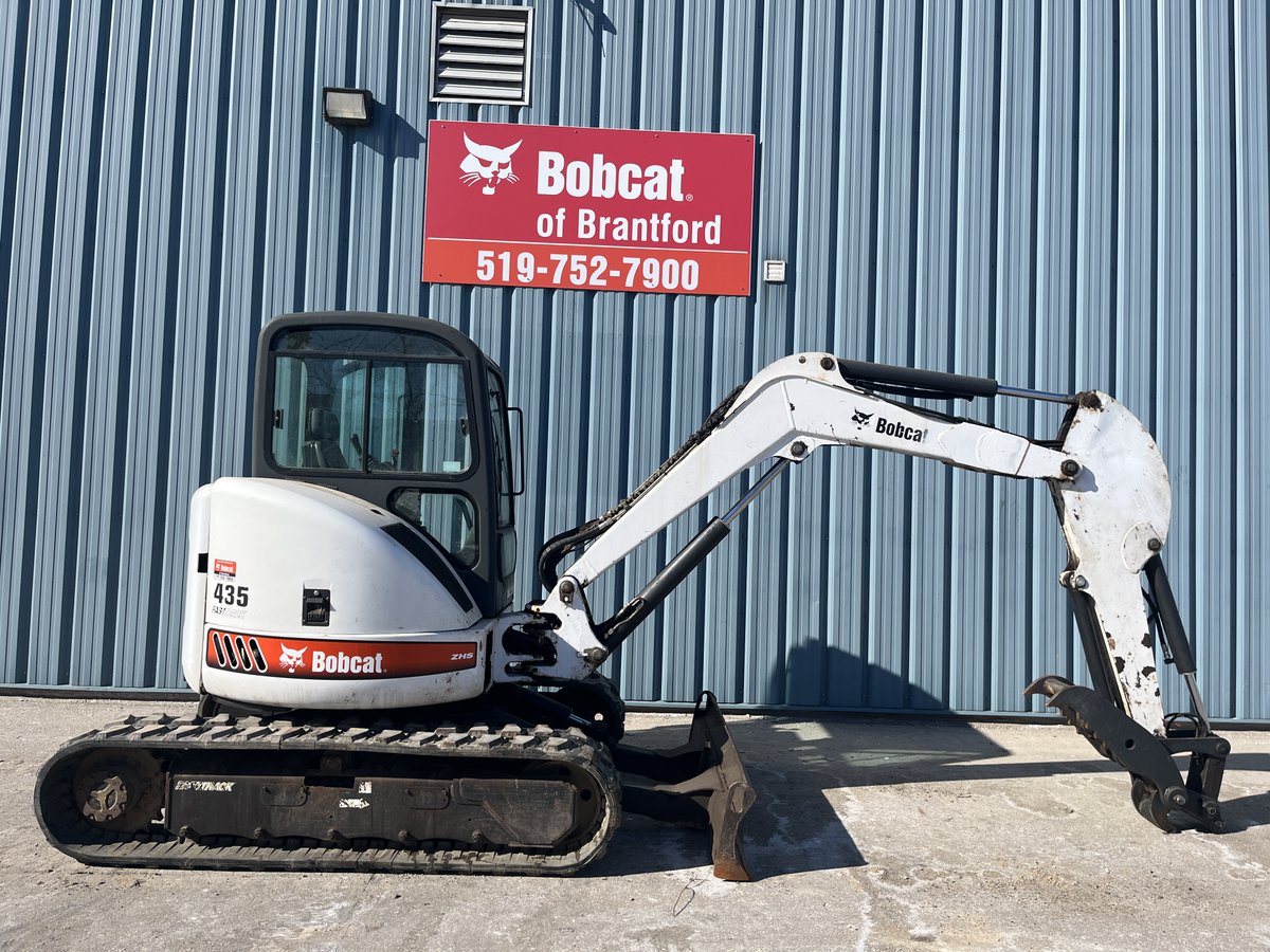 Happy Wednesday! We have plenty of new and used Mini ex's in stock right now, here is a used 5 ton and a 6 ton we have available, both really clean units. Give us a call if something like this may interest you, we can help! 519-752-7900
