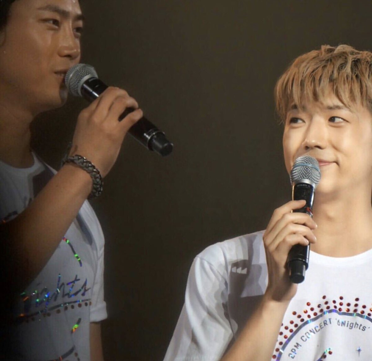 my_taec's tweet image. Just how they looked at each other 

#TaecWoo #2PM #Taecyeon #Wooyoung 💚💙