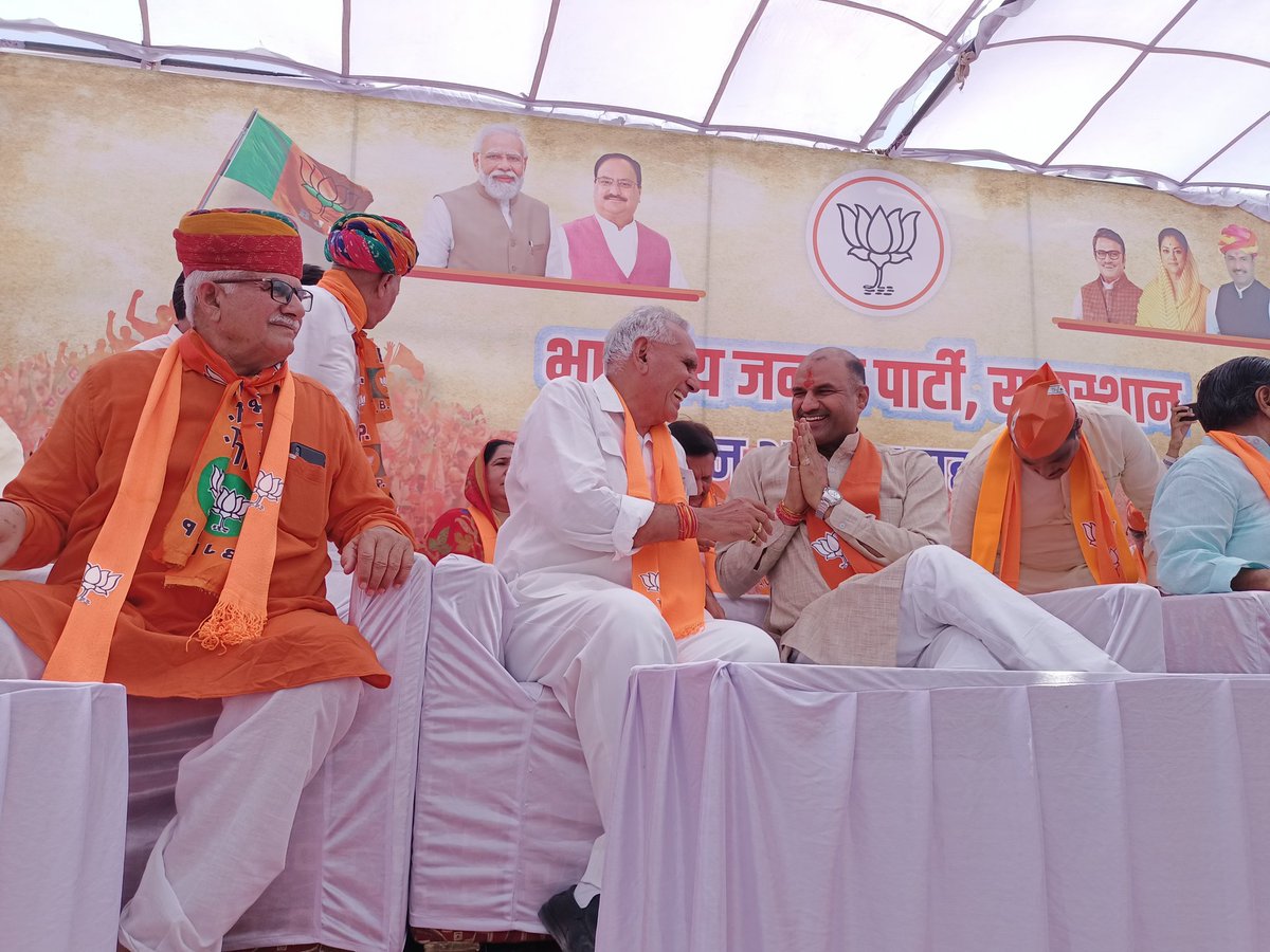Mahendrasingh_d's tweet photo. आज नागौर शहर में विफल कांग्रेस सरकार के कुशासन,भ्रष्टाचार एवं जनविरोधी नीतियों के खिलाफ नागौर में आयोजित विशाल ���नआक्रोश महाघेराव सभा को संबोधित किया। हजारो की संख्या में विशाल जनसमुह ने इस जनविरोधी सरकार को उखाड़ फेंकने का संकल्प लिया। https://t.co/omdP8hyFzR