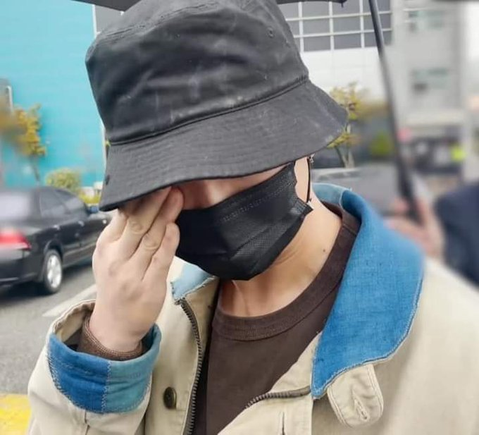 jjksonyeondan's tweet photo. Seeing Namjoon this upset...my heart just broke into a million pieces #JHOPE #Jhope_military #94liners https://t.co/4NzVLGEUr8