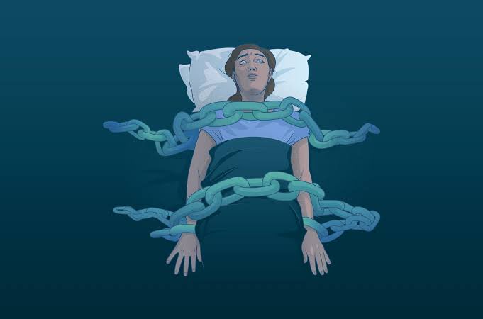 LasetoAbdaz's tweet photo. SLEEP PARALYSIS A short 🧵 

Approximately 4/10 people experience this some time in their lifetime. 
So what’s sleep paralysis?

It’s a feeling of being conscious but not being able to move either when you’re falling asleep or waking up from a state of sleep. https://t.co/MBd6ltlv6B