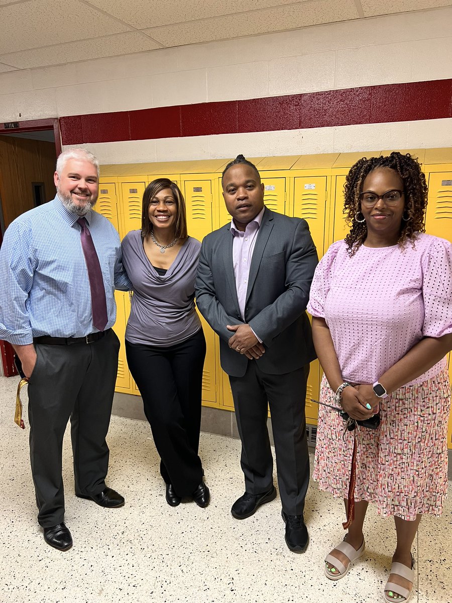 BenSymsMS's tweet photo. Our Spartans joined HCS to Purple Up in honor of military children!! #spartanstrong #challengeacceptedlevelup #WeAreHCS https://t.co/iaafE9L4Vl