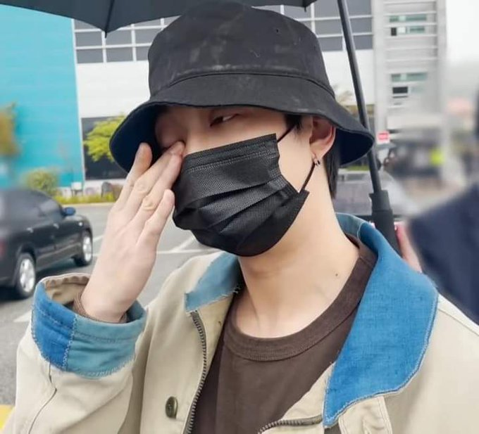 jjksonyeondan's tweet photo. Seeing Namjoon this upset...my heart just broke into a million pieces #JHOPE #Jhope_military #94liners https://t.co/4NzVLGEUr8